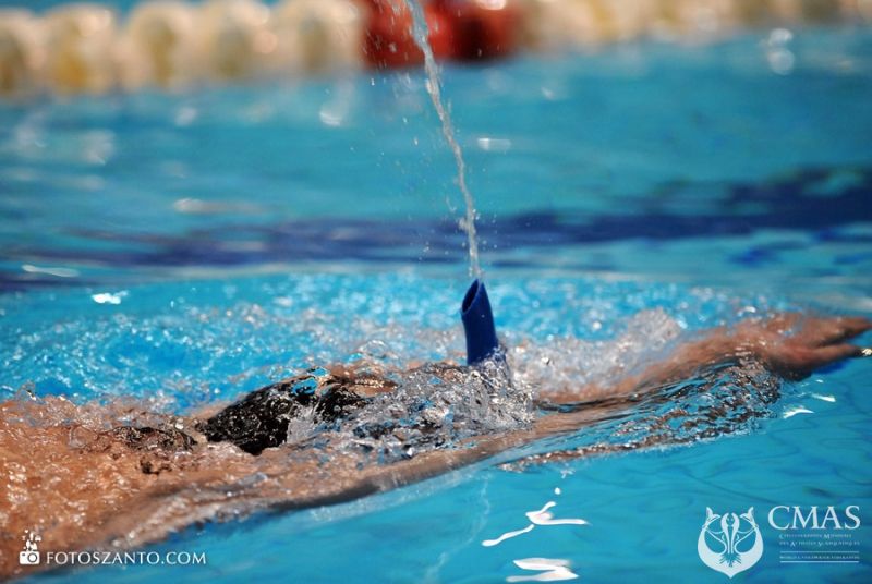 NATACION CON ALETAS CMAS